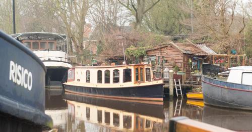 Groningen Boat Rental | Salonboot de Wending