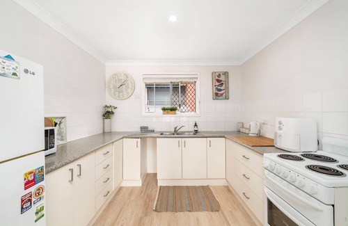 Redcliffe Villa | "Salt-Air Serenity - Stylish 1 Bedroom in Redcliffe”