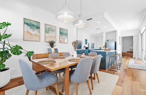 Scarborough Apartment | Salt and Serenity – Short Walk to Beach