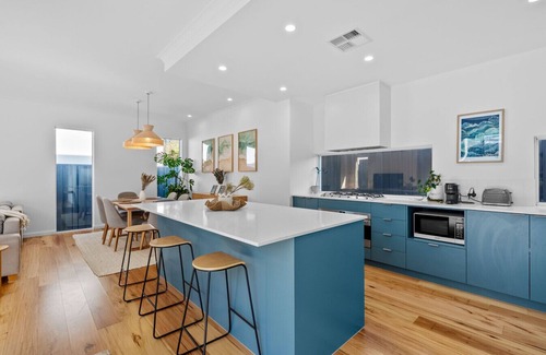 Scarborough Apartment | Salt and Serenity – Short Walk to Beach