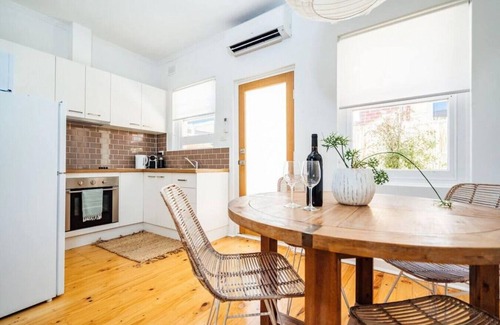 Glenelg South Apartment | Salt at Arlo`s - Refined luxury in Glenelg · ★Salt at Arlo`s★✔Refined luxury in Glenelg✔WiFi