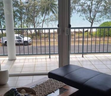 South Mission House | Salt on South - Beachfront Bliss