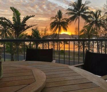 South Mission House | Salt on South - Beachfront Bliss