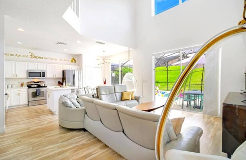 West Kissimmee Villa | SALT WATER POOL*EXPANSIVE POOL DECK* LED POOL FOUNTAIN JETS