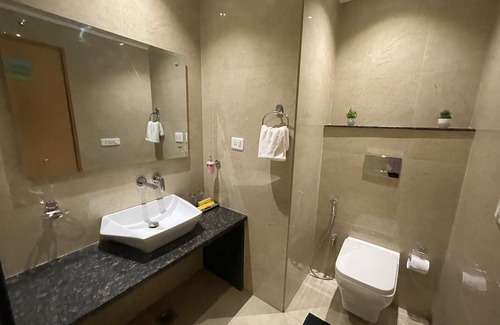 DLF Phase 5 Hotel | Saltstayz Select - Galleria Market & Golf Course Road