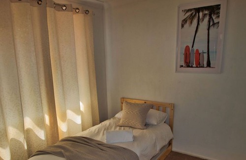 Forresters Beach House | Saltwater at Forresters Beach. Family and Pet Friendly. Walk to the Beach.