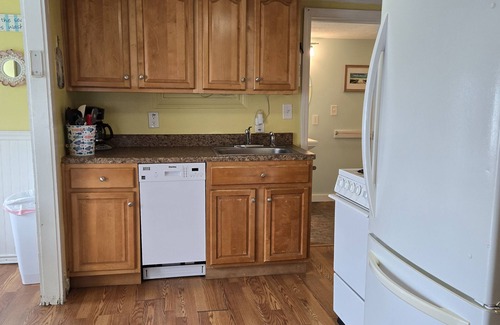 Hampton Cottage | Salty Breeze - a cozy Hampton Beach cottage