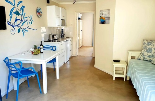 Blouberg Rise Cottage | SALTY BREEZE Boutique Retreat: Tranquille Garden Cottage - 700m to kite beach