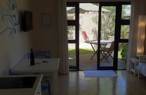 Blouberg Rise Cottage | SALTY BREEZE Boutique Retreat: Tranquille Garden Cottage - 700m to kite beach