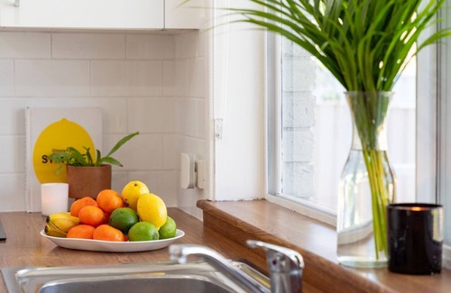Callala Bay House | Salty Marlin – pet friendly, 5-minute walk to the calm waters of the bay