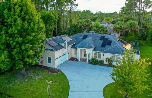 Palm Coast House | Salty Pool Escape - Nearby Beach