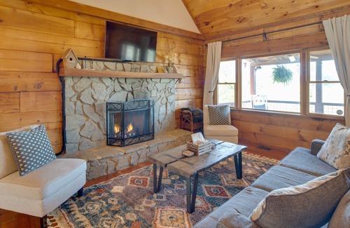 Winfield Cove Cabin | Saluda Cabin Retreat w/ Stunning Mountain Views!