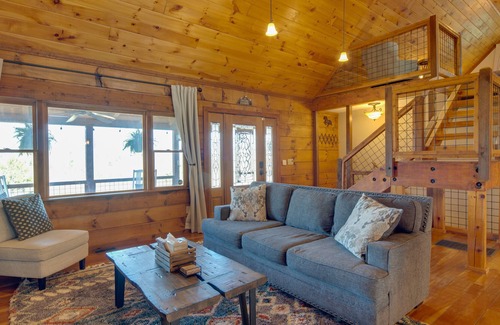 Winfield Cove Cabin | Saluda Cabin Retreat w/ Stunning Mountain Views!