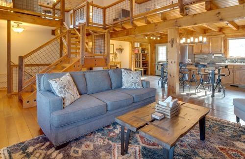 Winfield Cove Cabin | Saluda Cabin Retreat w/ Stunning Mountain Views!