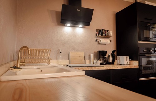 Saint-Saturnin-sur-Loire House | Salvador DALI double room in Château outbuilding overlooking the Loire River