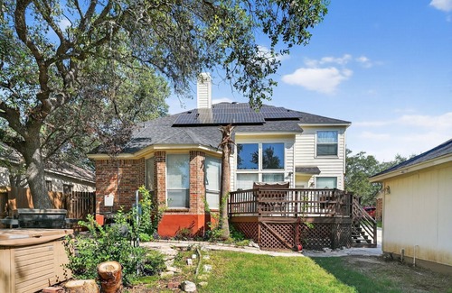 Stone Oak House | San Antonio Oasis Hot Tub & Pool Access 4 Bedroom Home