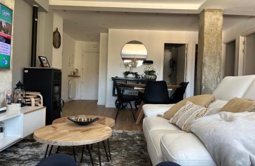 Jaca Apartment | San Bernardo Apartamento de lujo con ascensor, Wifi y vistas a Collarada