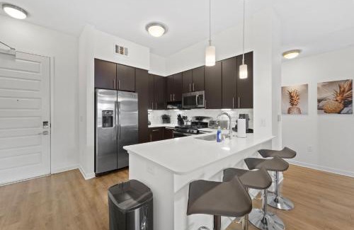Mission Valley Apartment | San Diego Stay, Pool, Gym, Near Zoo, Petco Park & SeaWorld