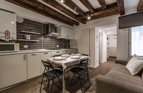 Santa Croce Apartment | San Giacomo