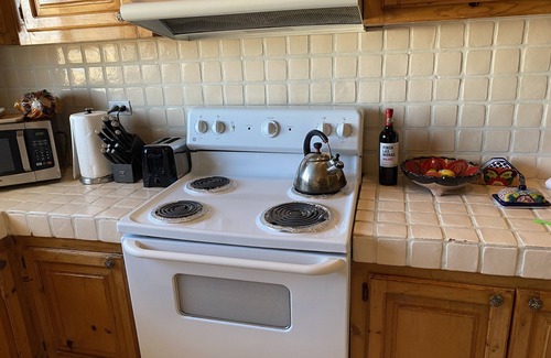 Zona Hotelera Condo | San Jose Del Cabo 2BR/2 bath WI-FI.