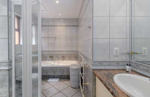 San Lameer Villa | San Lameer Villa 13937 - 3 Bedroom Deluxe - 6 pax - San Lameer Rental Agency