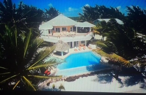 Boca Ciega Villa | San Pedro oceanfront spacious 8 bedroom/5 bath Villa beautiful views of the reef