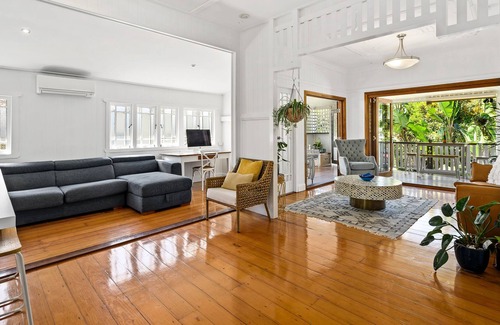 Milton House | Sanctuary at Paddington/Milton Quiet Street Free Car Space