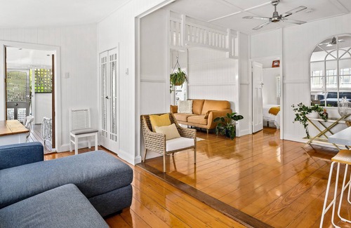 Milton House | Sanctuary at Paddington/Milton Quiet Street Free Car Space