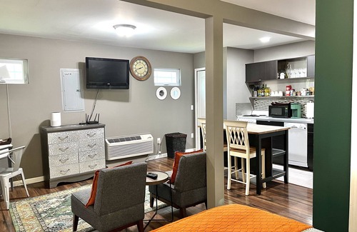 Ferndale Apartment | Sanctuary Studio - Pets Welcome!