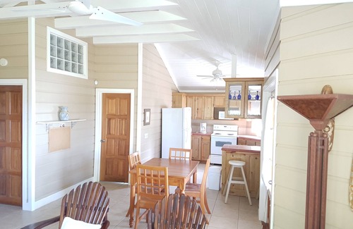 Antoneys Cay House | "Sand Castle" 2 Bedrom Cottage with Ocean View & Pool