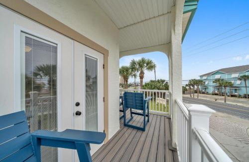 West Panama City Beach Villa | Sand Castle Tower & Cabana