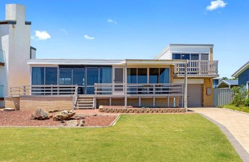 Carrickalinga House | Sand Castles 34 Gold Coast Drive