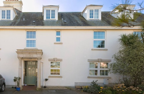 Lelant Cottage | SAND DUNES 6 THE MANOR, pet friendly in Carbis Bay