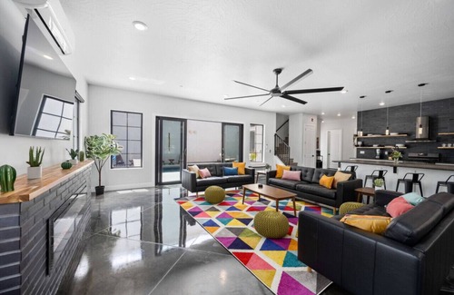 Hurricane House | Sand Hollow Escape - Private pool- Sleeps up to 20!
