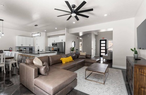Hurricane House | Sand Hollow Surf! Hang 10 and enjoy some fun in the sun!