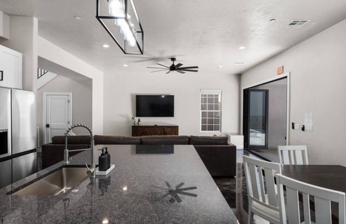 Hurricane House | Sand Hollow Surf! Hang 10 and enjoy some fun in the sun!