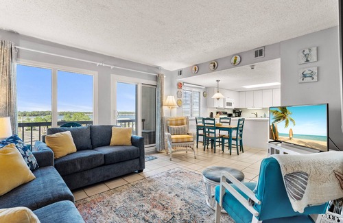 Sunnyside Condo | Sand, Sea & Air at Pinnacle Port A-301