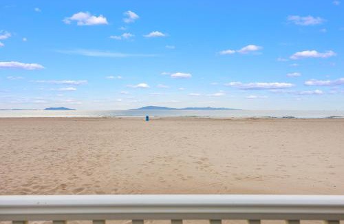 Hollywood Beach House | Sand Side Bliss