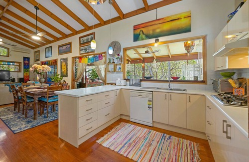 Dunbogan House | Sandalwood - Two-bedroom holiday house surrounded by peaceful bushland