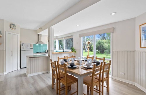 Silverleaves House | Sanders Beach House, Beautiful and spacious.