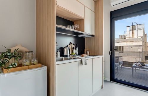 Piraeus Apartment | Sanders Port - Sleeky Studio with Roof-Top Terrace