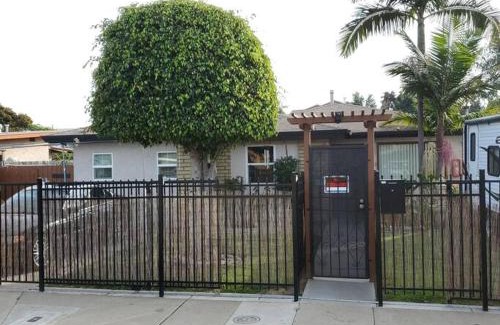 Oak Park House | SanDiego Insider's Coastal Bliss and Urban Wonders