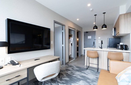 Dartmouth Hotel | Sandman Signature Dartmouth Hotel & Suites