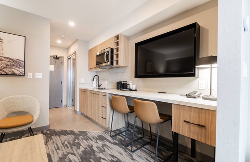Dartmouth Hotel | Sandman Signature Dartmouth Hotel & Suites