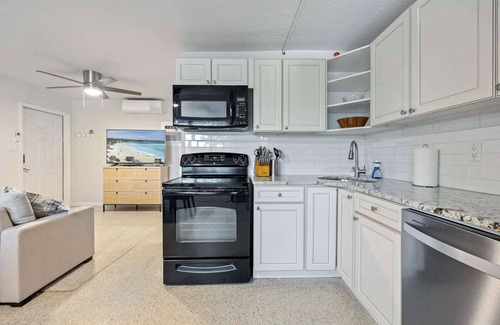 Satellite Beach Apartment | Sandpiper 𓇼 1BR/1BA Across From Beach!