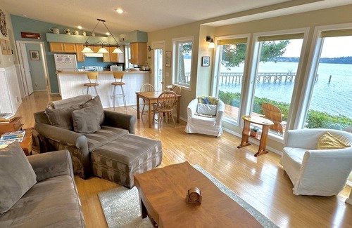 Oak Harbor House | Sandpiper Haven: Whidbey Waterfront, Amazing VIEWS, Beach, Penn Cove, Kayaks, AC