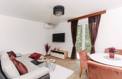 Okrug Donji Apartment | Sandra - Quiet & Close to the Beach - A6