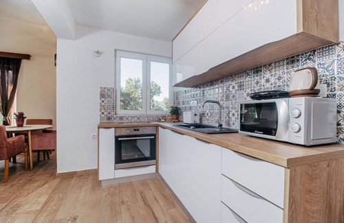 Okrug Donji Apartment | Sandra - Quiet & Close to the Beach - A6