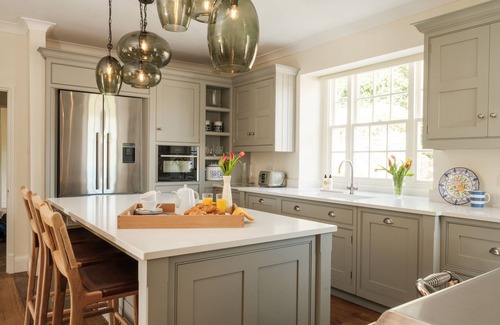 Stoke Gabriel Cottage | SANDRIDGE BARTON, family friendly, with pool in Stoke Gabriel