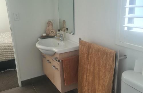 Snells Beach Apartment | Sandspit Hideaway